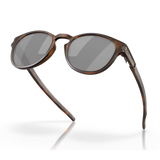 Oakley Latch